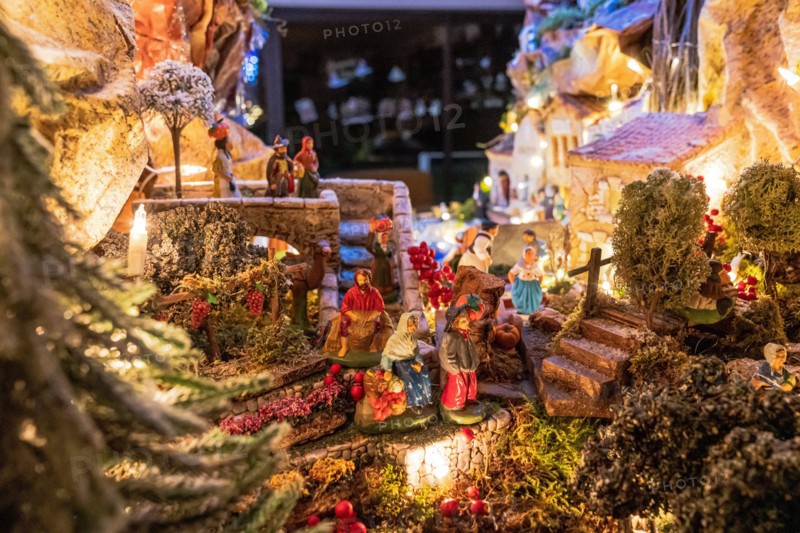 Traditional Provencal Christmas crib - Close up on Santons