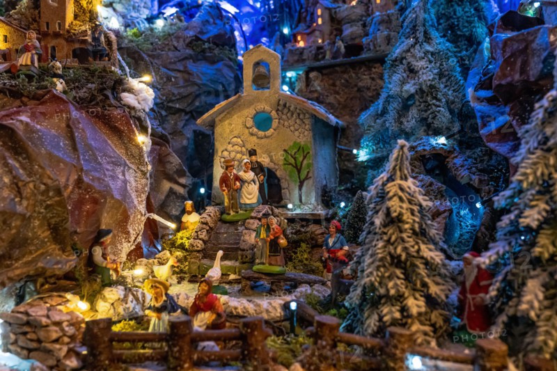 Traditional Provencal Christmas crib - Close up on Santons