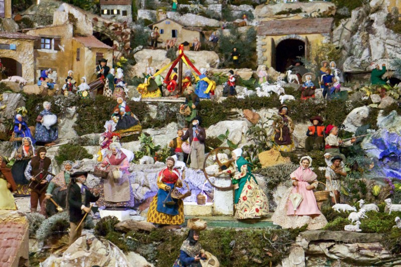 Reportage  (X'mas crib in LES CHARTREUX CHURCH-MARSEILLE)
