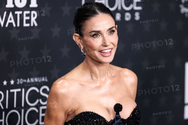 SANTA MONICA, LOS ANGELES, CALIFORNIA, USA - FEBRUARY 07: Demi Moore wearing Schiaparelli arrives at the 30th Annual Critics' Choice Awards held at The Barker Hangar on February 7, 2025 in Santa Monica, Los Angeles, California, United States. (Photo by Xavier Collin/Image Press Agency)