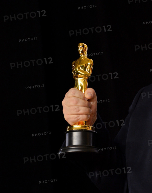 Los Angeles, California, USA. 4th March, 2018. Winner holding his Oscar statuette at the 90th Academy Awards Awards at the Dolby Theartre, Hollywood Picture: Sarah Stewart Credit: Sarah Stewart/Alamy Live News
