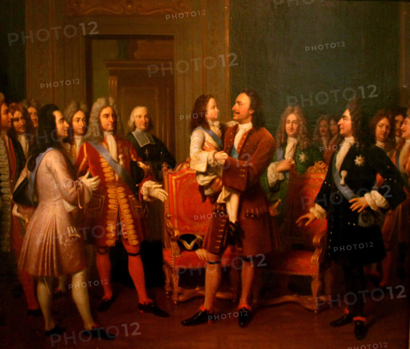 .  English: Peter I of Russia and Louis XV of France. Français : Louis XV rend visite à Pierre le Grand à l'hôtel de Lesdiguières, le 10 mai 1717. Huile sur toile (1838) de Louise Marie-Jeanne Hersent, née Mauduit (1784-1862). Versailles, musée national des châteaux de Versailles et de Trianon. Maria Tchobanov pense que l'on peut reconnaître : au premier plan à gauche, de profil, le duc du Maine, surintendant de l'éducation du roi ; puis, de face, en habit rouge, le maréchal de Villeroy, gouverneur du roi ; derrière celui-ci, Fleury, précepteur du roi ; et, à droite, au premier plan, le prince