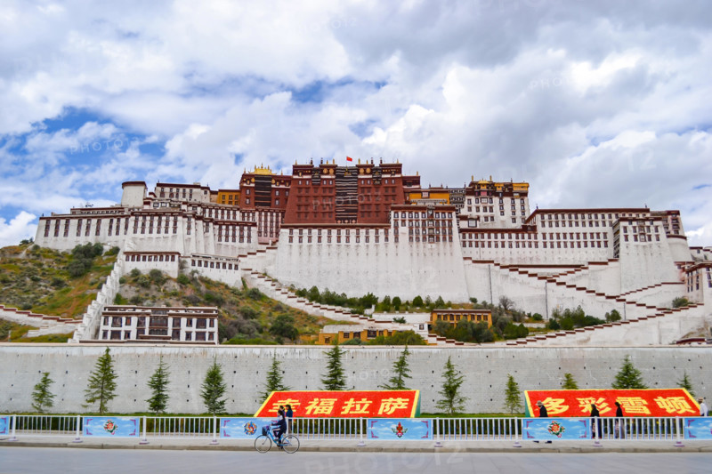 Potala Palace, the original residence of the Dalai Lama and the most important architecture of Tibetan Buddhism in Lhasa, Tibet, China