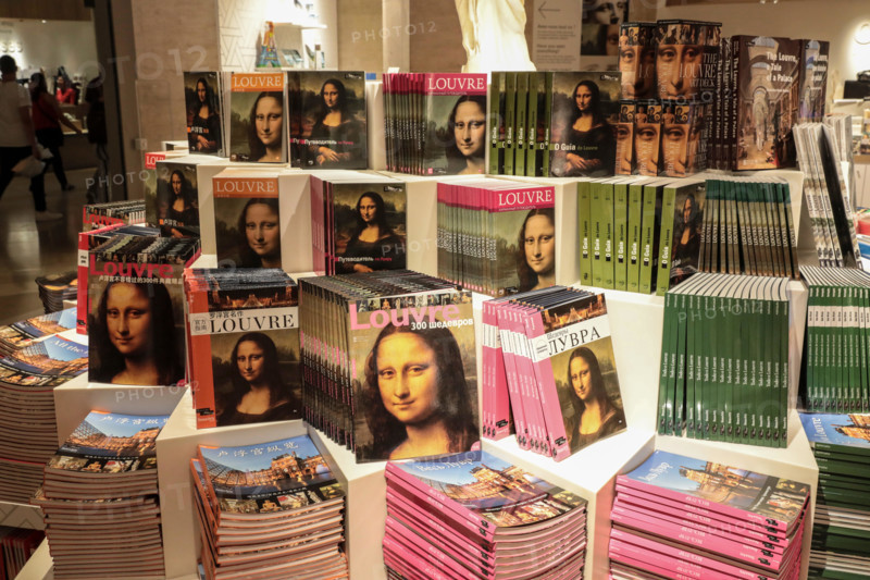 LA JOCONDE  AT THE GIFT SHOP , LOUVRE MUSEUM