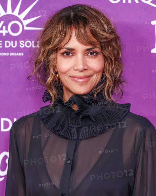 SANTA MONICA, LOS ANGELES, CALIFORNIA, USA - OCTOBER 24: Halle Berry arrives at Cirque du Soleil's 'KOOZA' Red Carpet Premiere held at the Santa Monica Pier on October 24, 2024 in Santa Monica, Los Angeles, California, United States. (Photo by Xavier Collin/Image Press Agency)