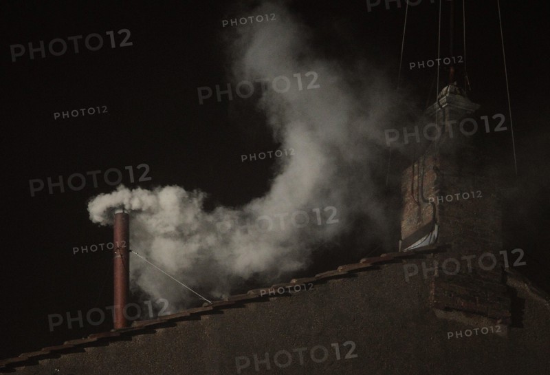 March 13, 2013 - Vatican City - White smoke is seen from the roof of the Sistine Chapel signaling that the cardinals elected a new pope. (Credit Image: © Evandro Inetti/ZUMAPRESS.com)