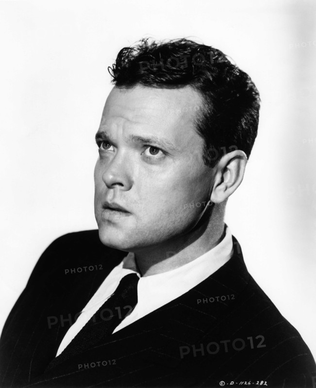 ORSON WELLES Portrait as Michael O'Hara by Robert COBURN in THE LADY FROM SHANGHAI 1947 director / screenplay ORSON WELLES based on novel by Sherwood King gowns Jean Louis Columbia Pictures