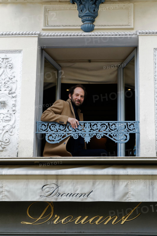 Paris, France. 6th Nov, 2017. Olivier Guez winner of the Prix Renaudot for his novel 'La Disparition de Josef Mengele' (Éditions Grasset) on November 6, 2017 in Paris, France. Credit: Bernard Menigault/Alamy Live News