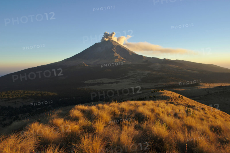 Popocatépetl with ash eruption, evening light, near La Joya, Mexico