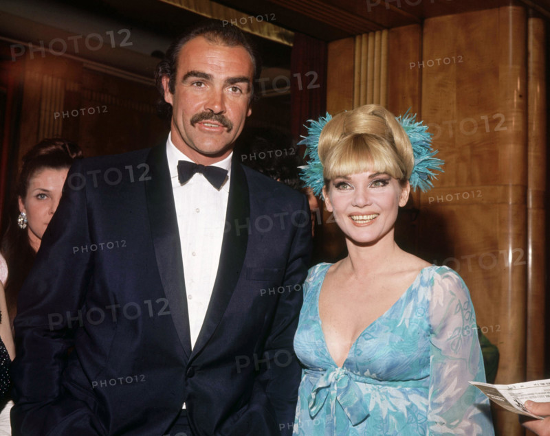 Sean Connery with his wife Diane Cilento at the film premiere of, "You Only Live Twice" (1967)  File Reference # 33751 378THA