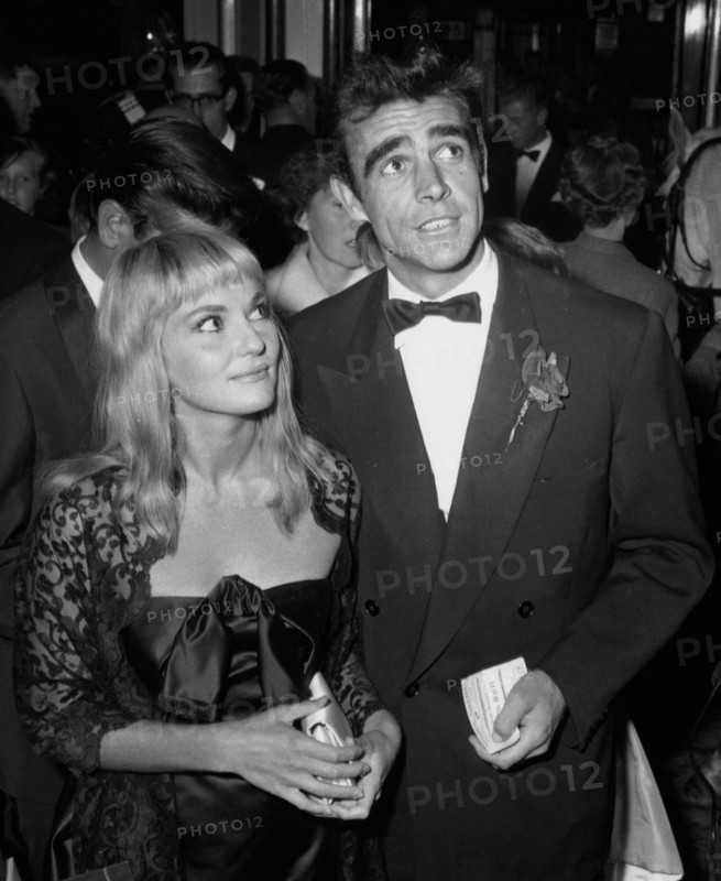 Sean Connery and his wife Diane Cilento arriving at a film premiere in the UK (1959)  File Reference # 33751 270THA