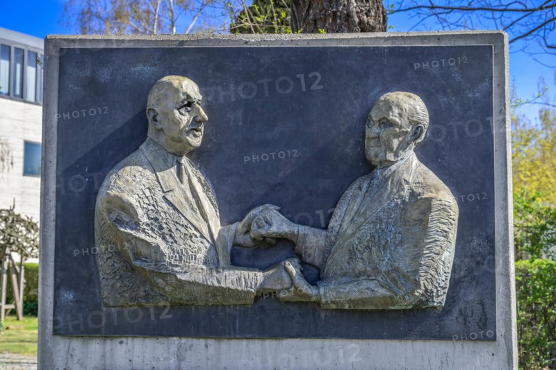 Denkmal, Charles de Gaulle Konrad Adenauer, Konrad-Adenauer-Stiftung, Tiergartenstraße, Tiergarten, Mitte, Berlin, Deutschland