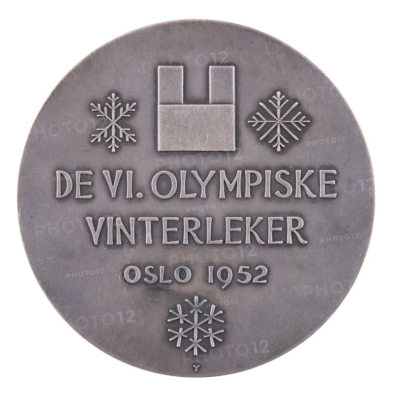 London, England, UK. 19th Jan, 2024. Oslo 1952 Winter Olympics Silver Winner's Medal sold for $46,926. The overall sales for the Olympic Memorabilia Auction reached an impressive figure of $1,282,911. (Credit Image: © Courtesy RR Auctions/ZUMA Press Wire) EDITORIAL USAGE ONLY! Not for Commercial USAGE!