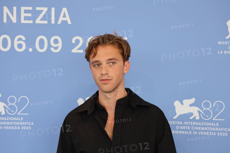 Venice, Italy, 2nd September, 2025. Benjamin Voisin at the photo call for the film The Stranger (L’étranger) at the 82nd Venice International Film Festival. Photo Credit: Doreen Kennedy / Alamy Live News.