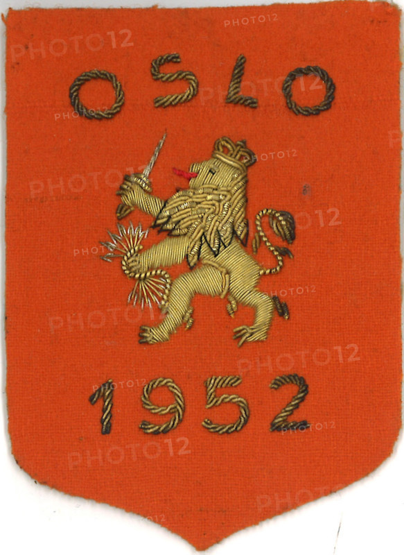 The 'Nederlands embleem' from the Oslo 1952 Olympics depicts the Dutch emblem used during the event. It represents the Netherlands' participation in the 1952 Winter Olympics in Oslo, showcasing the nation's sporting achievements and national pride.