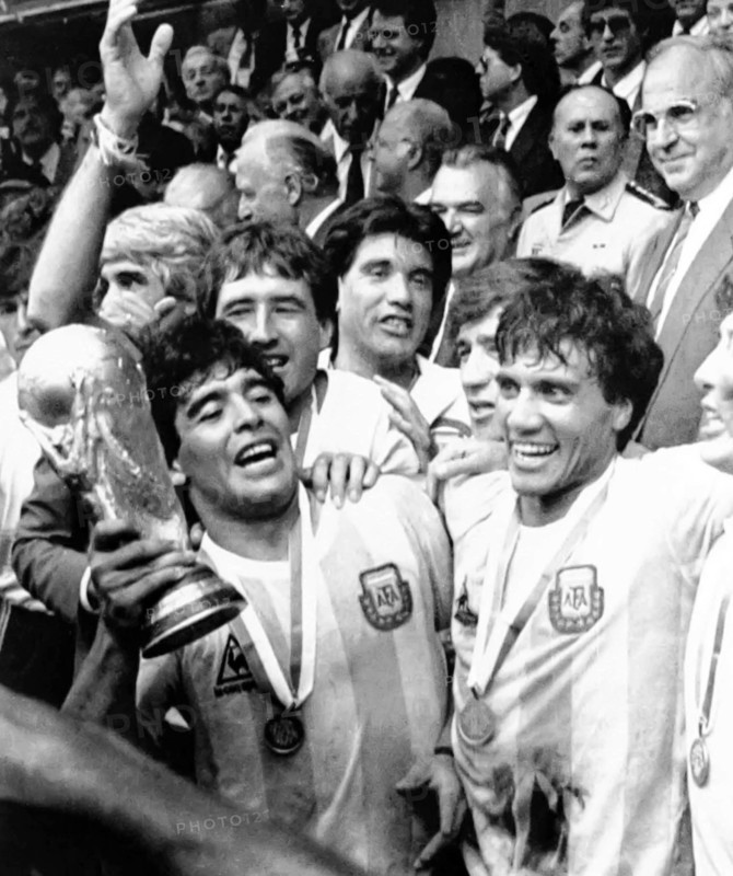Diego Maradona celebrates the World Championship in Mexico 1986, with the trophy in his hands