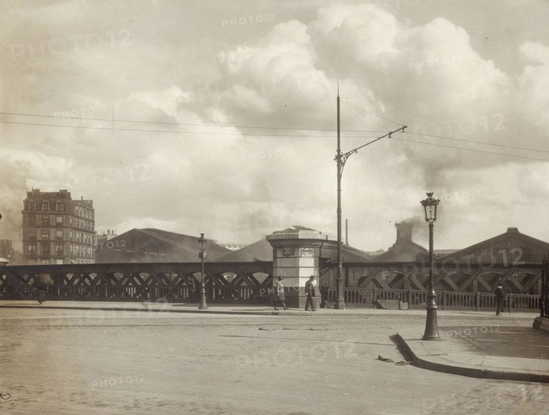 PLACE OF EUROPE Place de l'Europe (du pont de l'Europe). Paris (VIIIème arr.). Photographie d'Helios. Paris, musée Carnavalet.(Photo de  Lansiaux, Charles Joseph Antoine d'après la notice Adlib)