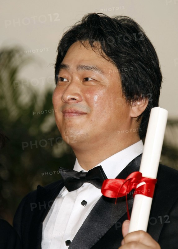 South Korean director Park Chan-Wook poses with the Jury Prize award he received for the film 'Bak-Jwi', at a photo call following the awards ceremony, during the 62nd International film festival in Cannes