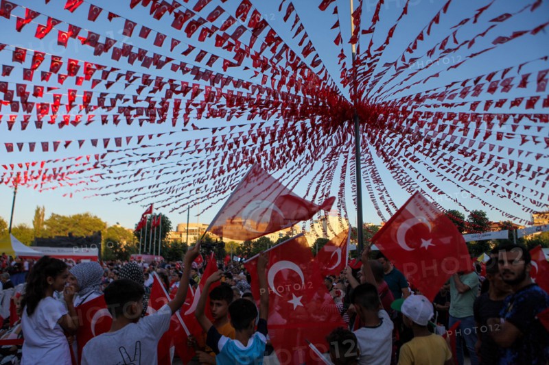 Gaziantep, Turkey. 1st Jan, 2000. Gaziantep, Turkey. 15 July 2022. Turkish citizens gather in the Democracy Square of the Turkish city of Gaziantep raising the national flag and listening from a screen to the Turkish president remembering the bravery of the country during the July 15, 2016 attempted coup. President Recep Tayyip ErdoÄŸan delivered a speech at a ceremony in Istanbul's Saraçhane Square to commemorate those killed during the July 15, 2016 defeated coup. Since the Coup attempt, July 15 has been designated as the ''Democracy and National Unity Day' (Credit Image: © Zakariya Yahya