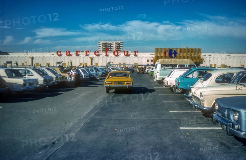 1970s archive image of car park in front of a Carrefour hypermarket in the South of France.  Believed to be Carrefour La Ciotat.