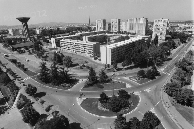 Democratie area in the Minguettes district: a  neighborhood is doomed to demolition, Venissieux, France. Archives. 1991