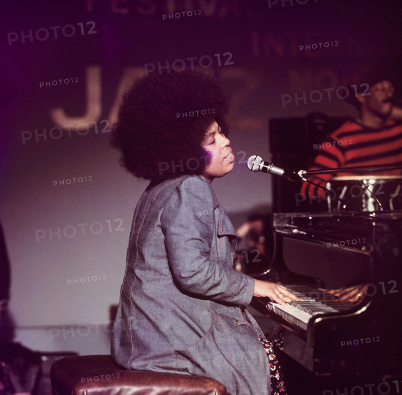Roberta Flack playing her music at the 1973 Montreux Jazz festival