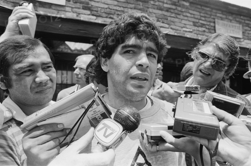 1986 World Cup Finals in Mexico. Argentina footballer Diego Maradona speaks to the press during a training session. June 1986.