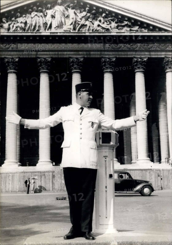 Aug. 30, 1961 - White summer tunic for Paris Policemen: A traffic policeman on duty at the place De La Madeleine wearing a white tergal tunic. Owing to the new heat wave traffic policemen have been authorized to replace their blue cloth tunic against a lighter one.