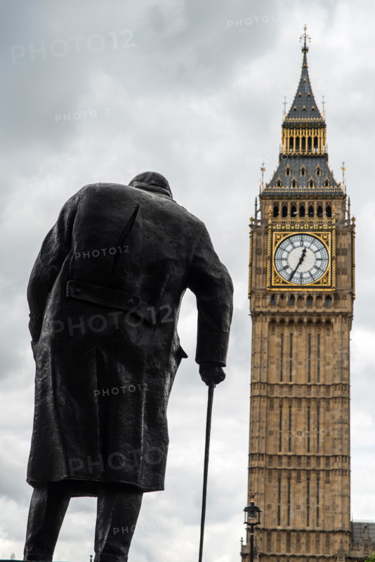 London, Winston Churchill Statue at Parliament Square. 27th June 2016, London, United Kingdom. © Alberto Pezzali/Alamy Live News