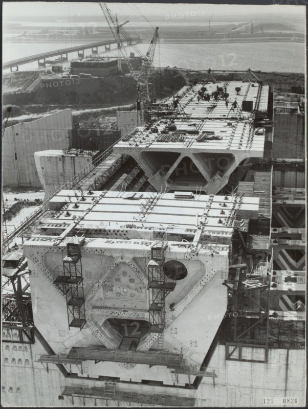 deltawerken, haringvliet Date: undated Location: Haringvliet Keywords: deltawerken, work