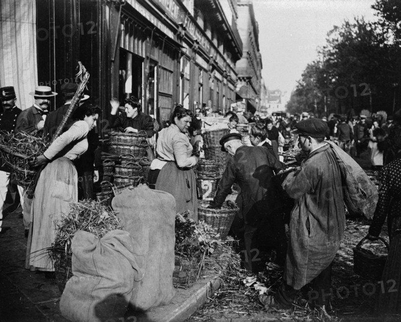 Les Halles in Paris. Photography Les Halles de Paris. Photographie de Paul Géniaux (1873-1914). Paris, musée Carnavalet.