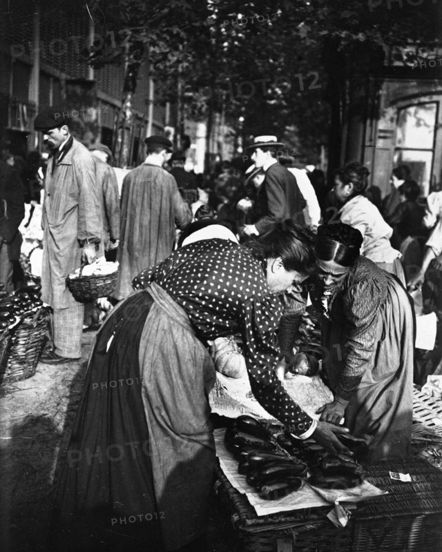 HALLS Les Halles. Photographie de Paul Géniaux (1873-1914). Paris, musée Carnavalet.