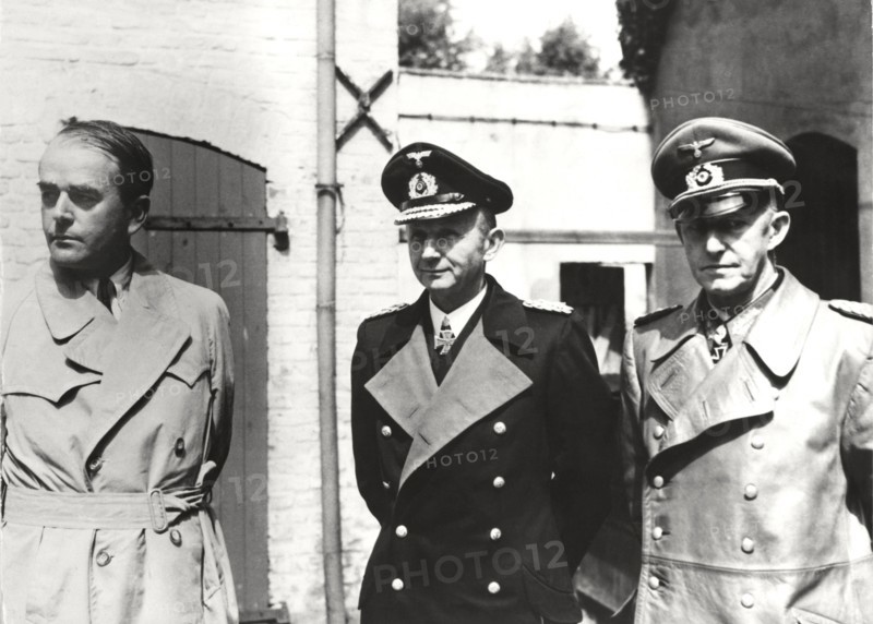 1945 , 23 may , GERMANY  : The german SS architect and Minister of Armaments ALBERT SPEER ( 1905 - 1981 ), the Grand Asmiralnaval Commander  KARL DOENITZ ( 1891 - 1980 , nomined Fuhrer of 3nd Reich after the death of Adolf Hitler , for 20 days ) and the Chief of the Operations Staff of the Armed Forces High Command Colonel General ALFRED JODL ( 1890 - 1946 ), photographed at General Quarter of BRITISH army after the capture . Jodl signed the instruments of unconditional surrender on May 7, 1945 in Reims as the representative of Karl Donitz . Only Alfred Jodl at Nuremberg judgement  was tried,