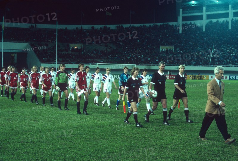 1991 China Women's World Cup - Team USA takes the pitch.