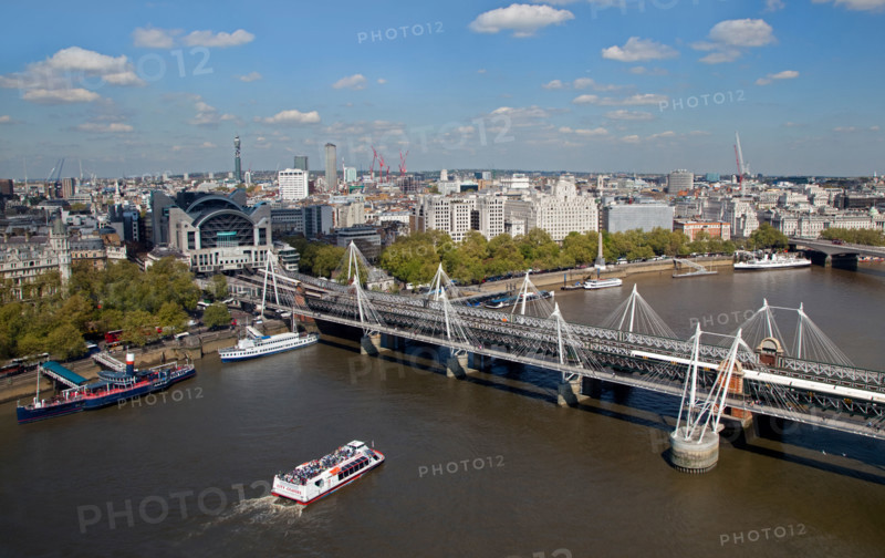 Golden Jubilee (Hungerford Bridge), the city and River Thames, London, England