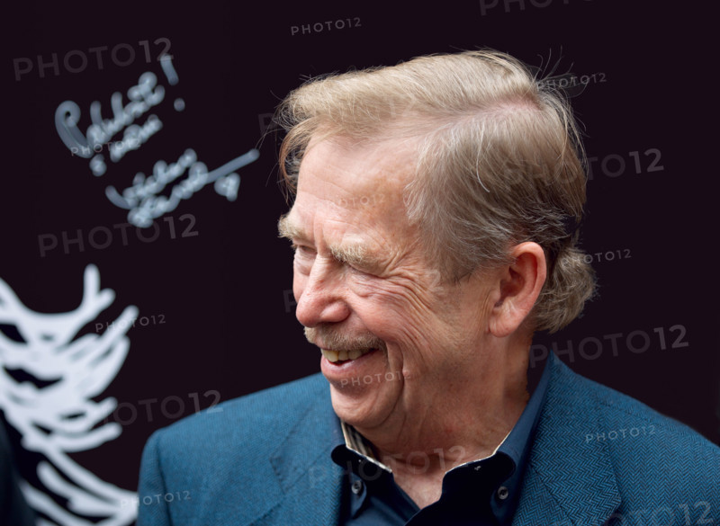 Vaclav Havel on open cafe "Ve tme"