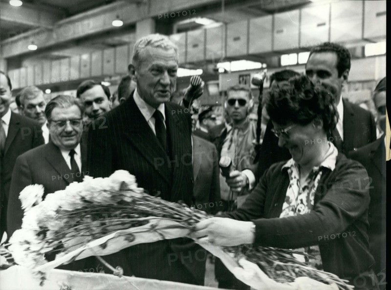 May 22, 1969 - He is visiting the Rungis Market. He toured it first by car, then visited the flower pavilion, finally he went to the top of the tower to admire the entire view.
