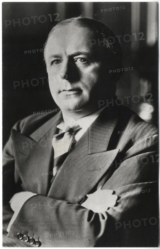 Roger Salengro was a prominent French politician, serving as the mayor of Lille and as Minister of the Interior in the first Popular Front government. His career was marked by his involvement in social reforms and political activism in the early 20th century.