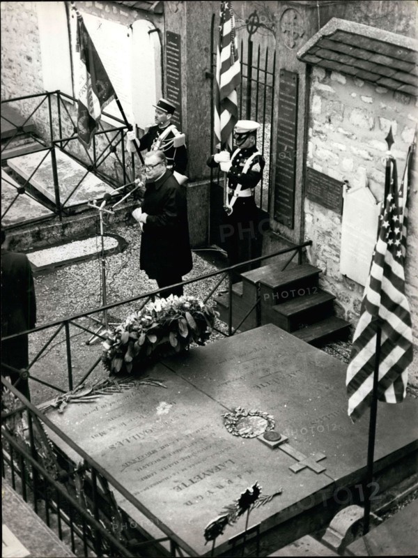 Mar. 23, 1976 - American Vice-President Nelson Rockefeller went to Picpus Cemetery in Paris in order to visit General de Lafayette's grave.