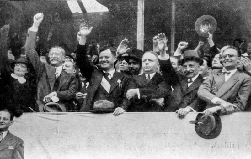 Front populaire, from left Ms. Blum, lèon blum, maurice thorez, roger salengro, maurice viollette, pierre cot, France, July 14, 1936