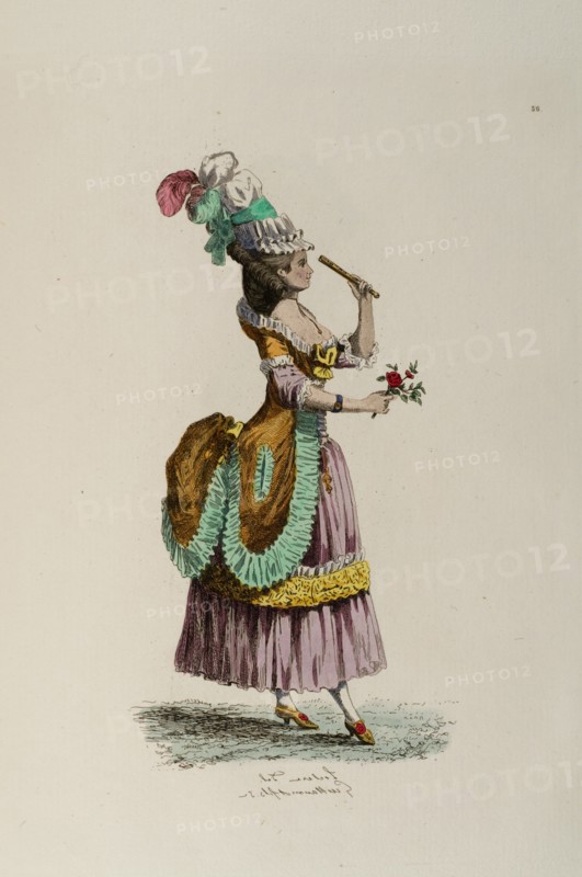 Femme vêtue d'une robe à la Polonaise