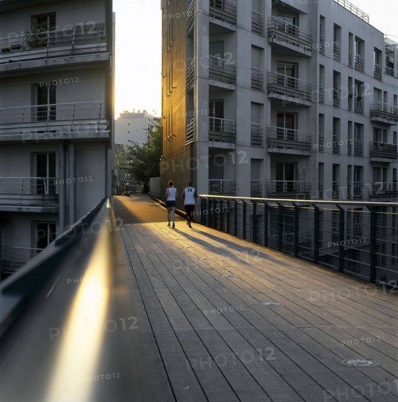 Immeuble donnant sur la promenade plantée à Paris