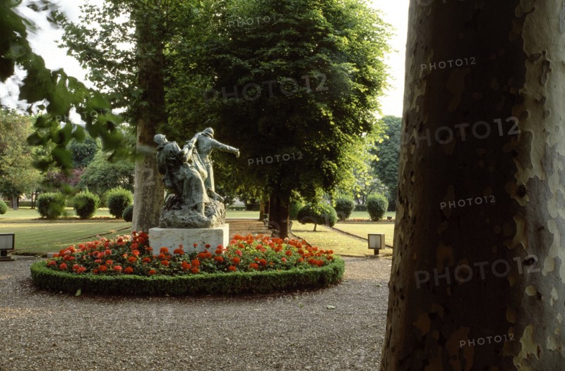 Jardins de l'hôpital du Val-de-Grâce à Paris