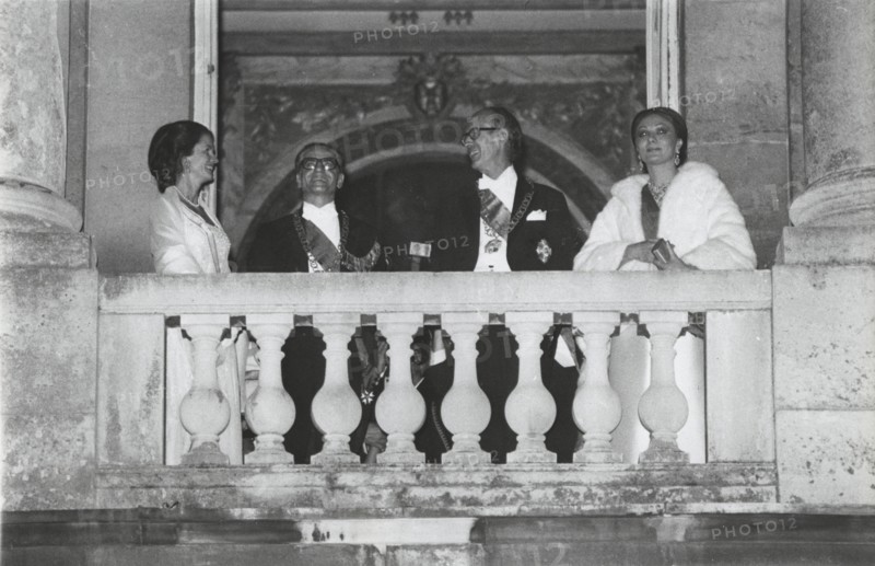 Valéry Giscard d'Estaing and his wife receiving the Shah of Iran and Farah Pahlavi, 1974