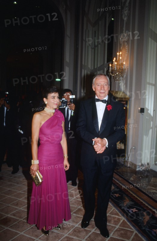 Yves Montand et sa compagne Carole Amiel, 1990