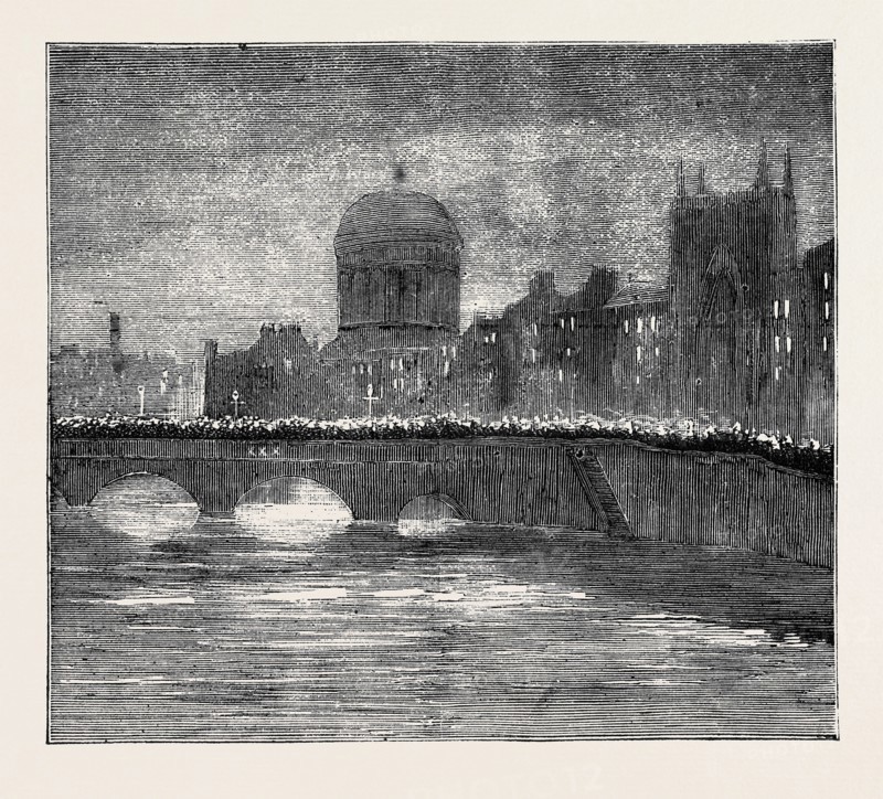 THE RELEASE OF THE "SUSPECTS": TORCHLIGHT PROCESSION CROSSING GRATTAN BRIDGE, DUBLIN, IRELAND