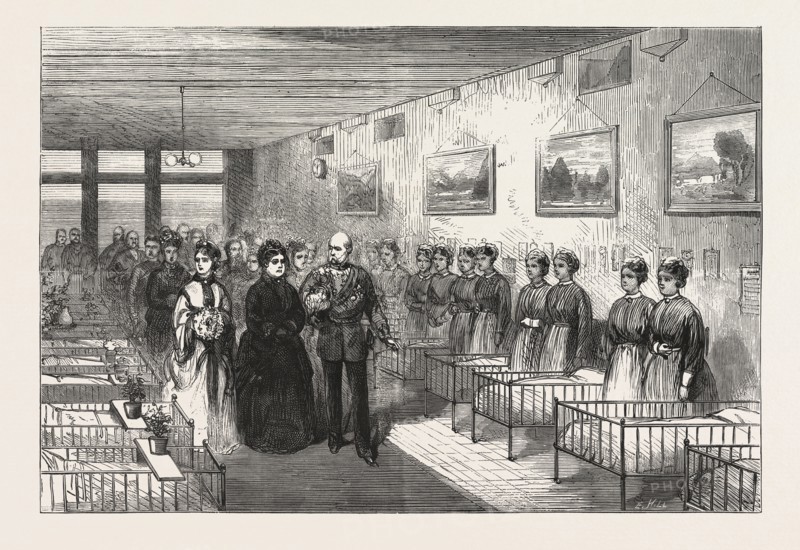 THE QUEEN'S VISIT TO THE LONDON HOSPITAL: THE ROYAL PARTY PASSING THROUGH THE VICTORIA WARD OF THE GROCERS WING. ENGRAVING 1876, UK, britain, british, europe, united kingdom, great britain, european
