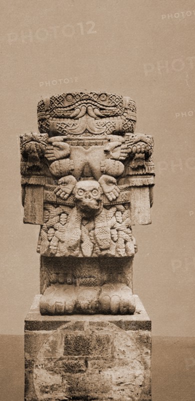 Mexico, Aztec idol, Teoyaomiqui Coatlicue (statue), Jackson, William Henry, 1843-1942, Idols, Coatlicue (Statue), Aztecs, Indians of Mexico, Spiritual life, Sculpture, Mexico, Mexico City, 1884