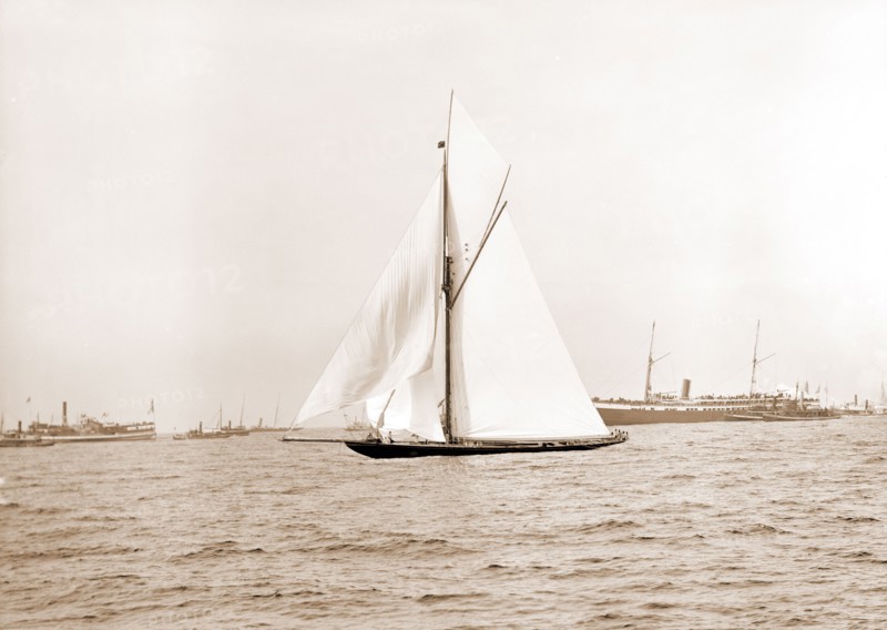 Valkyrie nearing outer mark, Valkyrie II (Yacht), America's Cup races, Yachts, Regattas, 1893