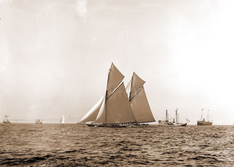 The start, October 9, 1893, Peabody, Henry G, (Henry Greenwood), 1855-1951, Peabody, Henry G, (Henry Greenwood), 1855-1951, America's Cup races, Regattas, Yachts, 1893